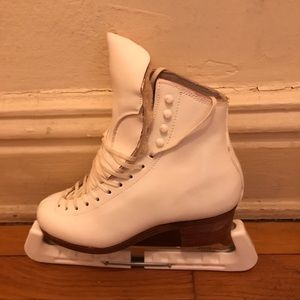 Woman’s Ice Skates